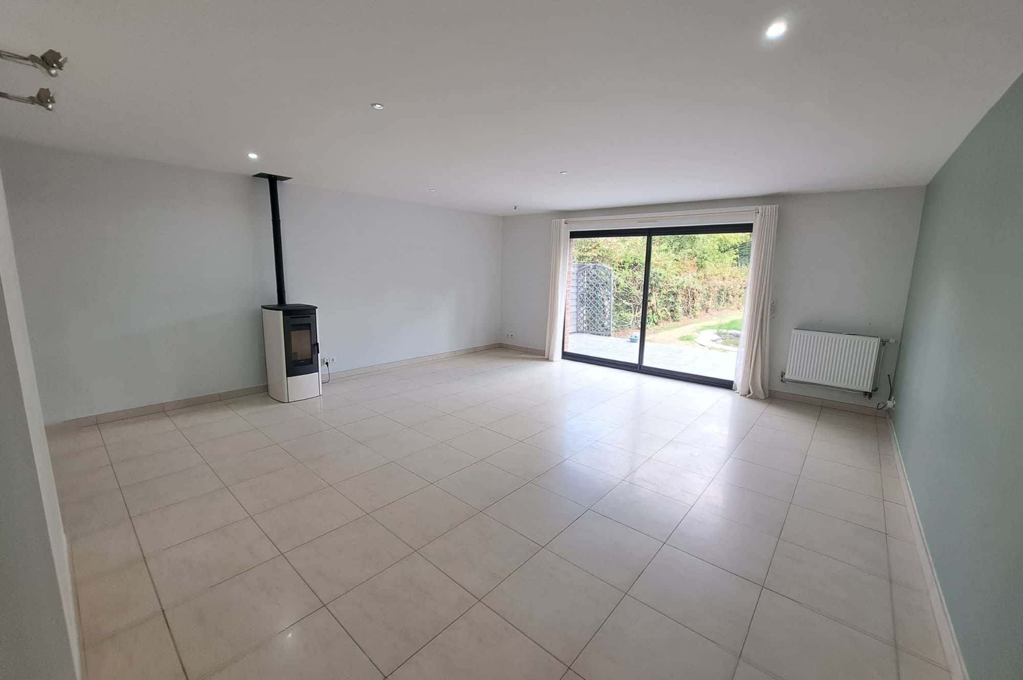 maison a louer merignies centre grand salon poele granules